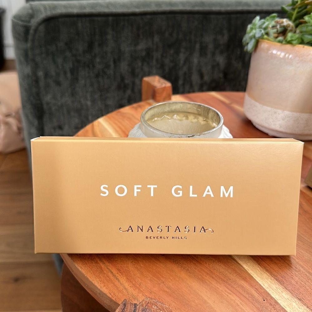 Anastasia Beverly Hills Soft Glam Eyeshadow Palette NEW IN BOX - Picture 2 of 8